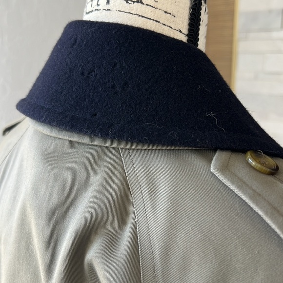 Burberry trench coat - Picture 4 of 11
